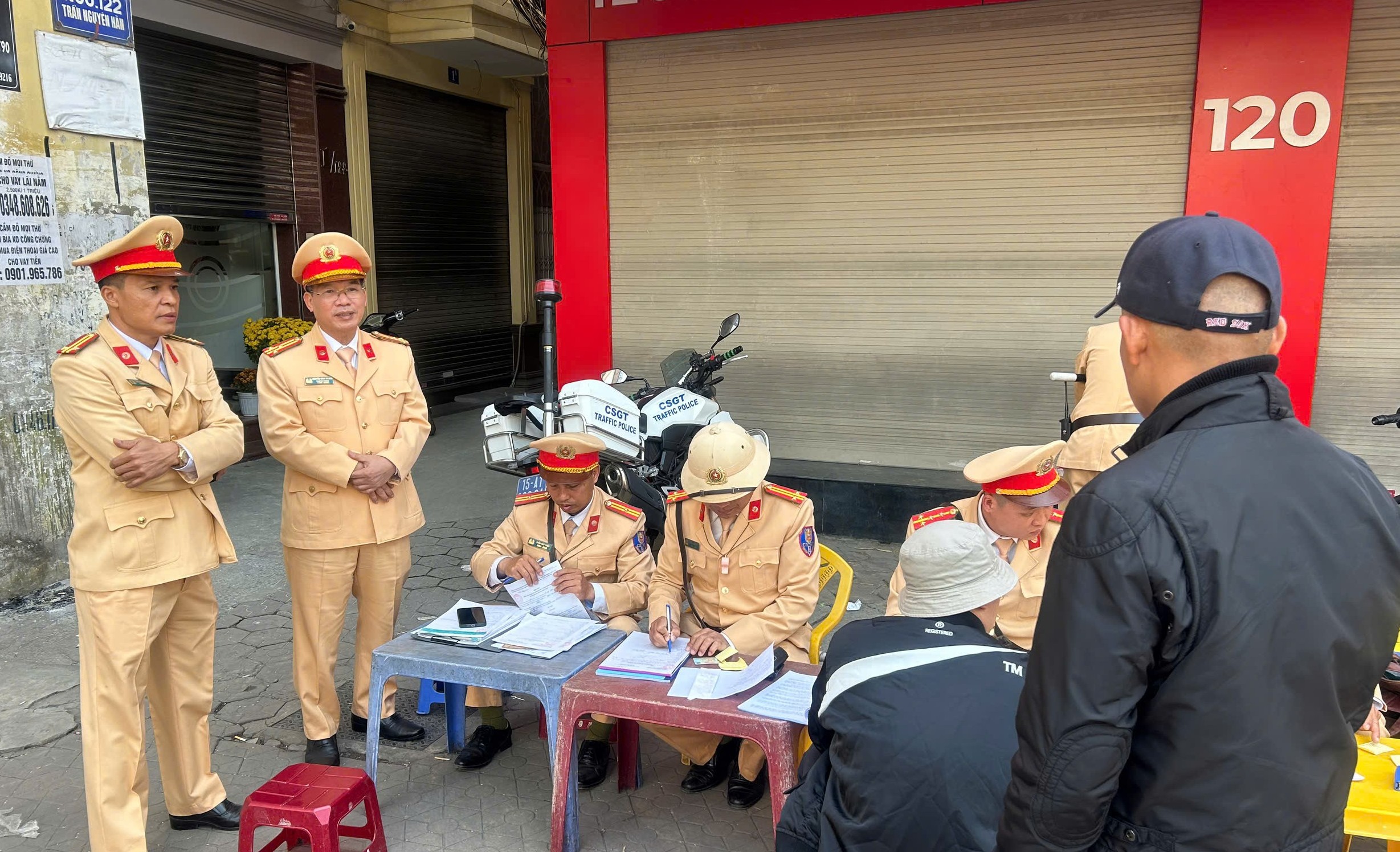 Xử lý 75 trường hợp vi phạm trật tự an toàn giao thông trong ngày Mùng 01 Tết